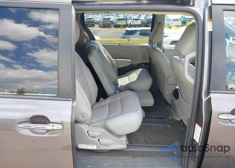 2018 Toyota Sienna Xle 8 Passenger z USA, uszkodzony, nr VIN 5TDYZ3DC8JS935845